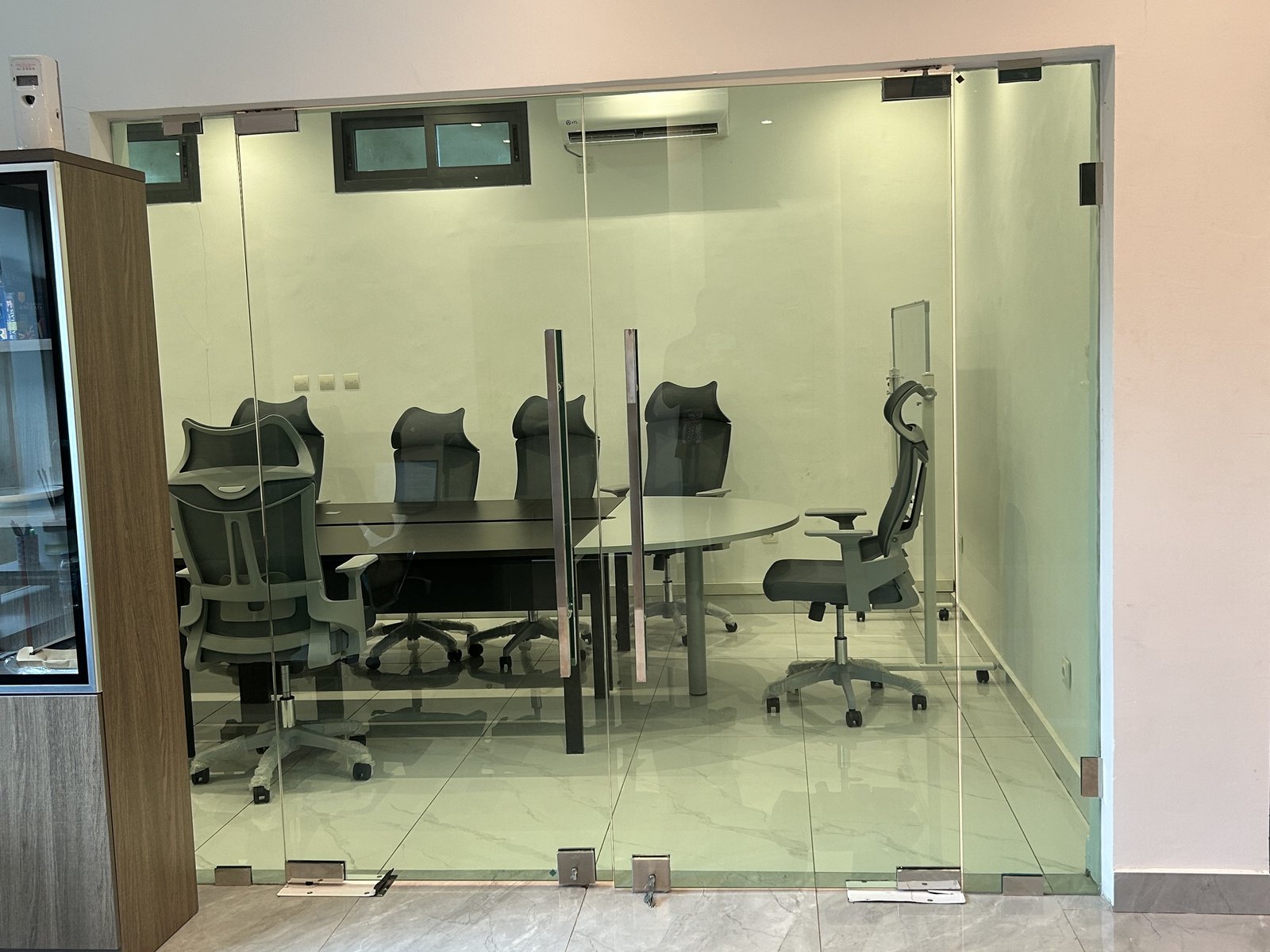 Salle de réunion vitrée - Kiyali Consulting Group